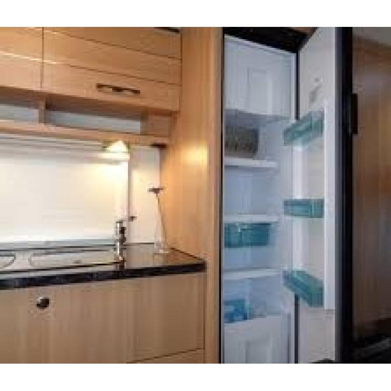 te koop caravan LMC style 490 k en voortent Vercovan
