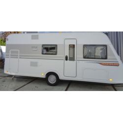te koop caravan LMC style 490 k en voortent Vercovan