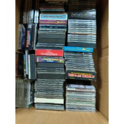 Lot van ongeveer 100 cd’s en 50 dvd’s
