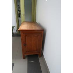 oude dekenkist met zijdeurtje