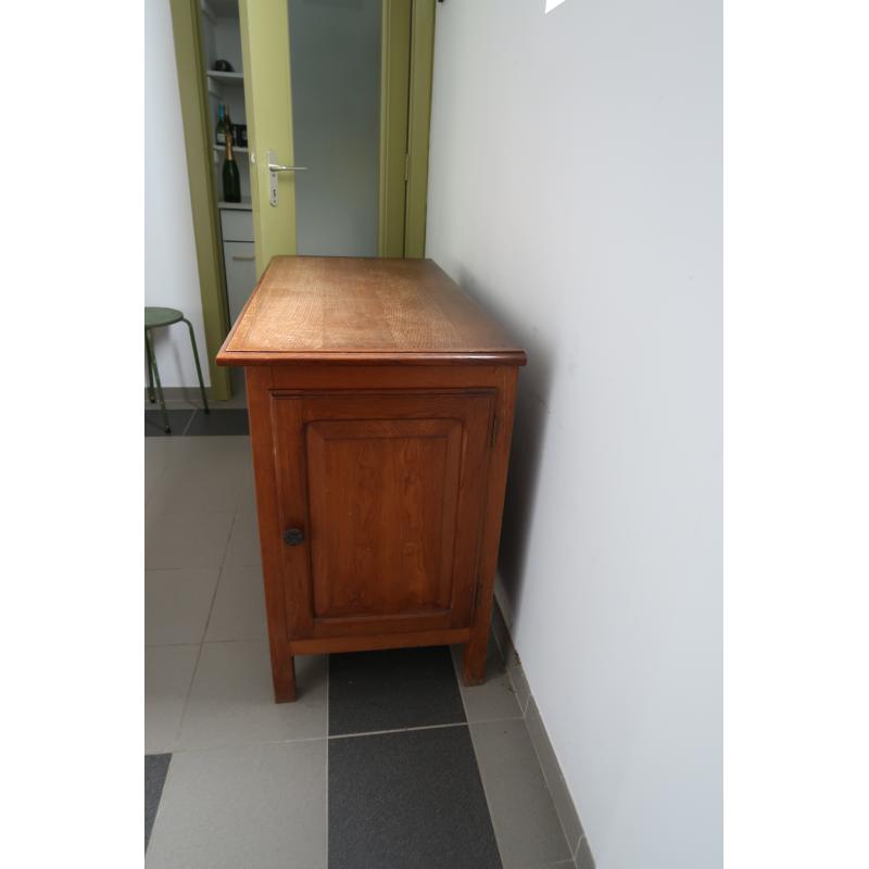 oude dekenkist met zijdeurtje