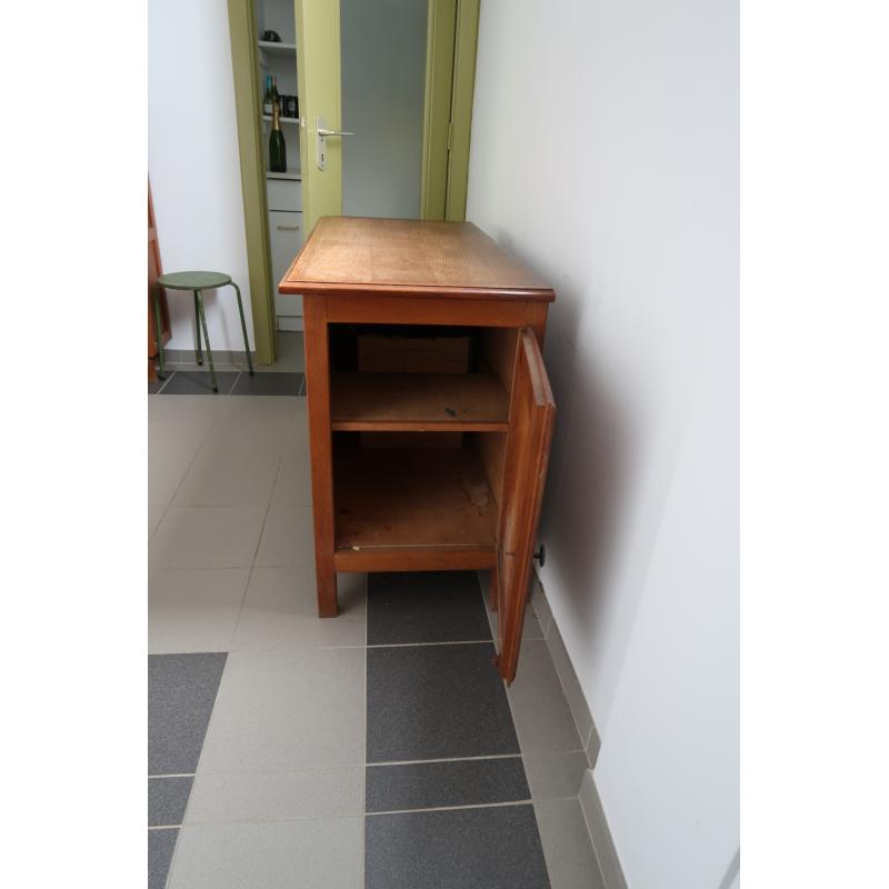 oude dekenkist met zijdeurtje