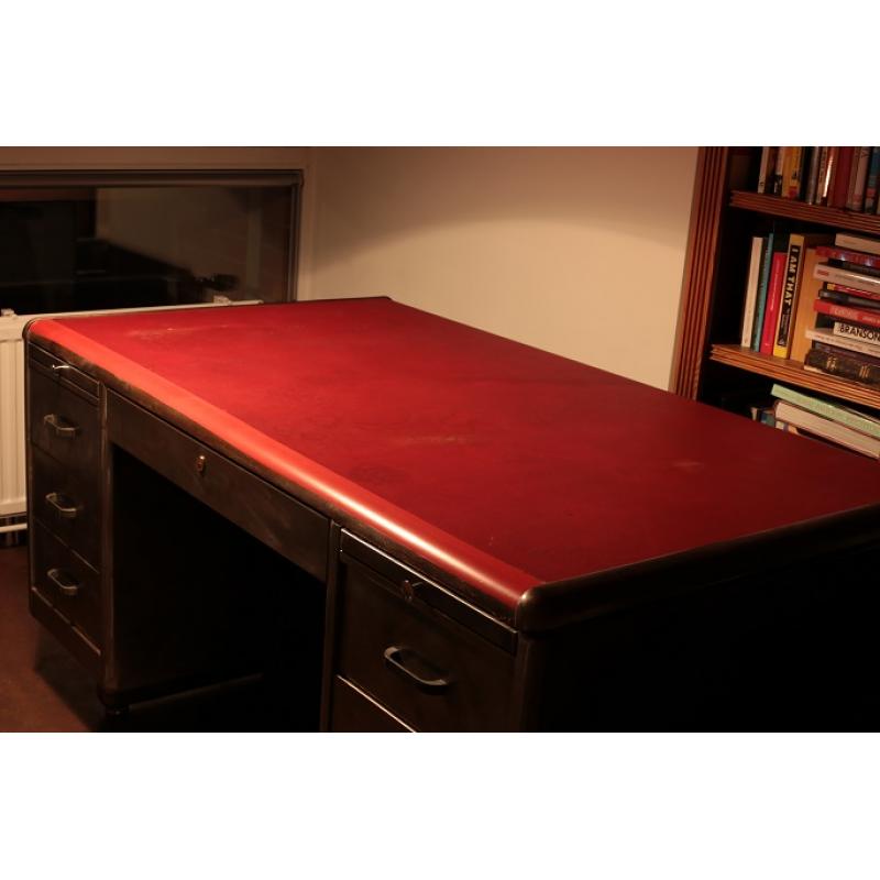 Metalen bureau ca 1930