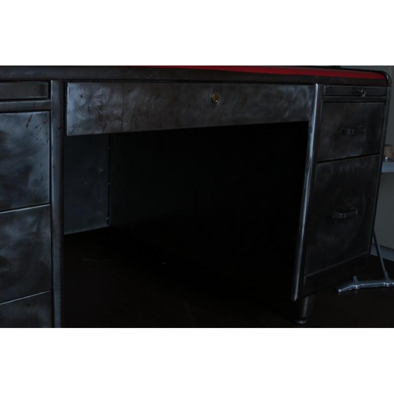 Metalen bureau ca 1930