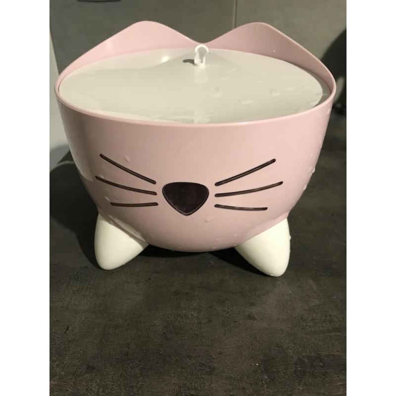 Nieuwe roze drinkfontein Trixie