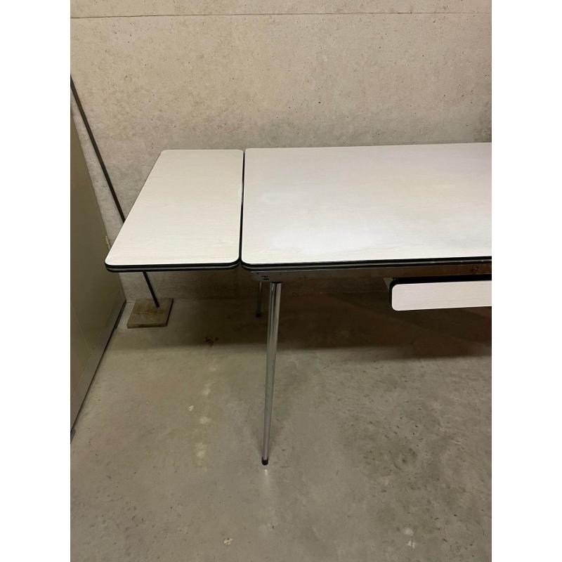 Seventies formica tafel uitschuifbaar en 6 stoelen