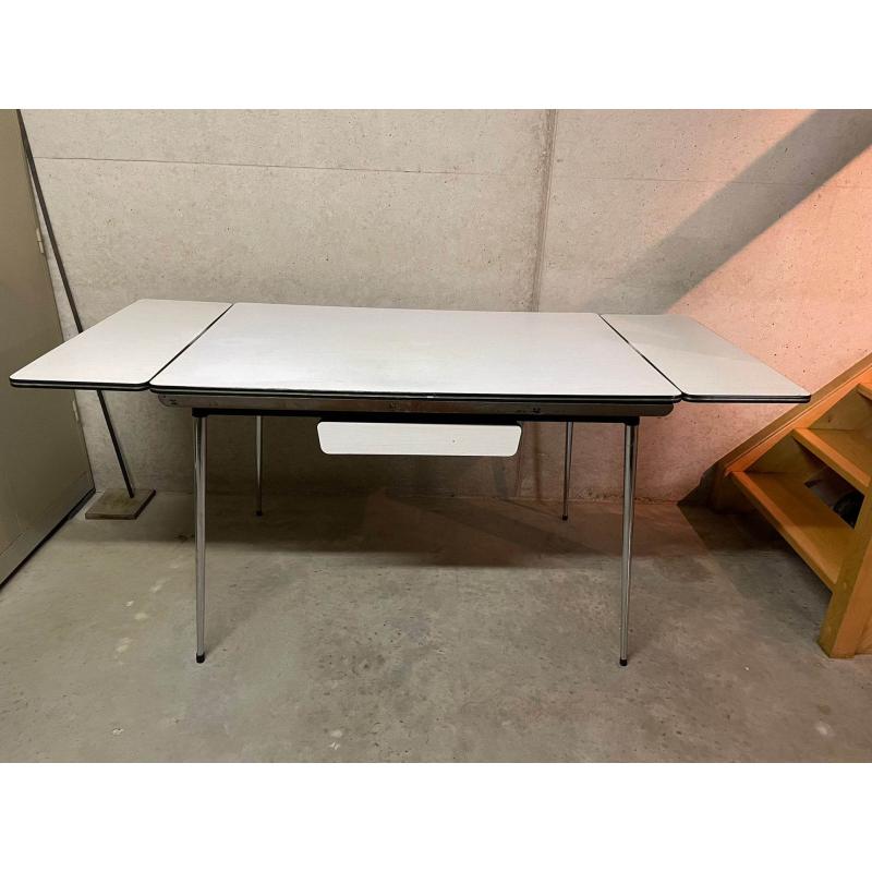 Seventies formica tafel uitschuifbaar en 6 stoelen
