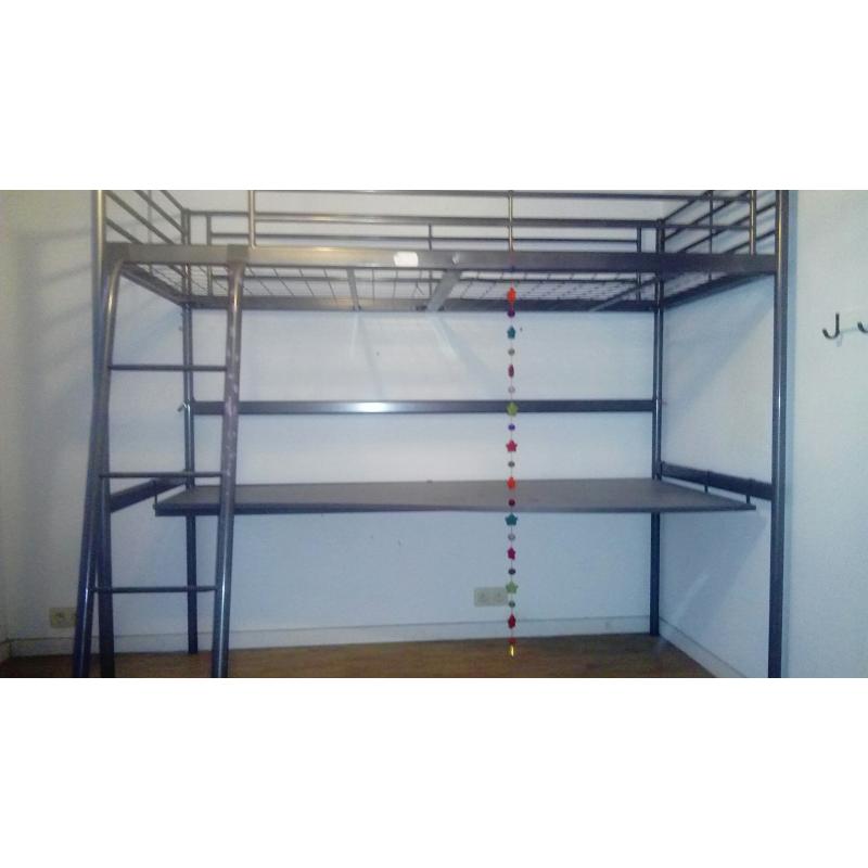 Hoogslaper met bureau