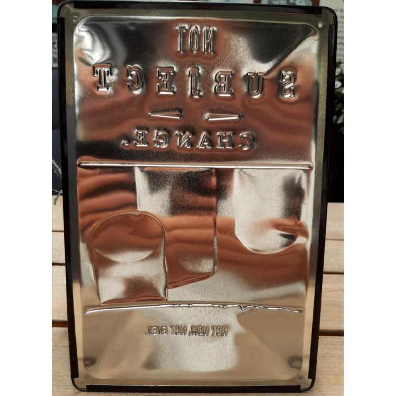Reclamebord van Jack Daniels Not Subject to Change in reliëf