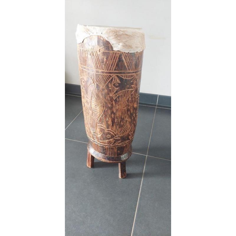 Tam tam in hout gesneden