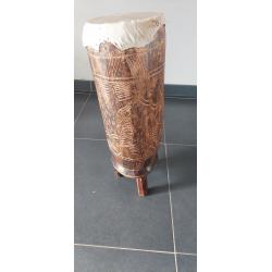 Tam tam in hout gesneden