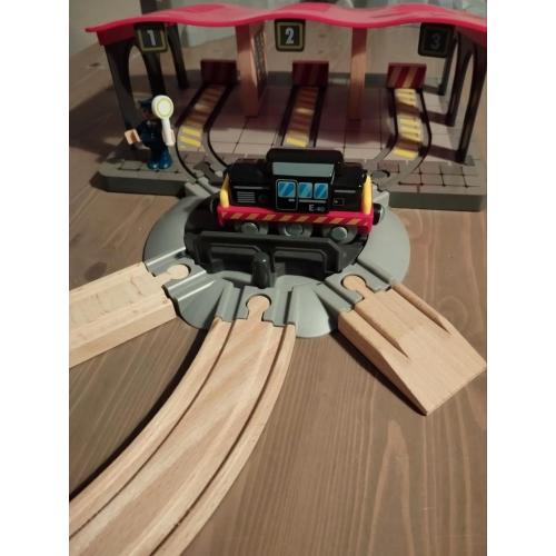 Houten trein wissel spoor en garage
