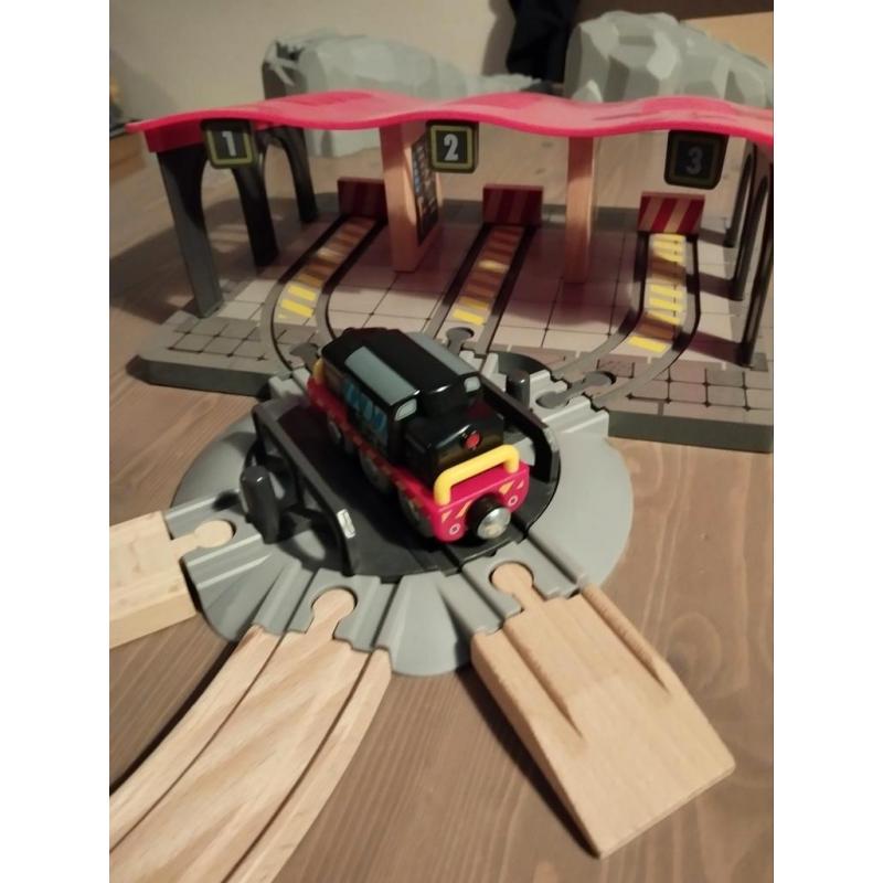 Houten trein wissel spoor en garage