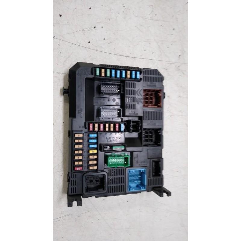 ZEKERINGKAST Peugeot 2008 (CU) (9819850080)