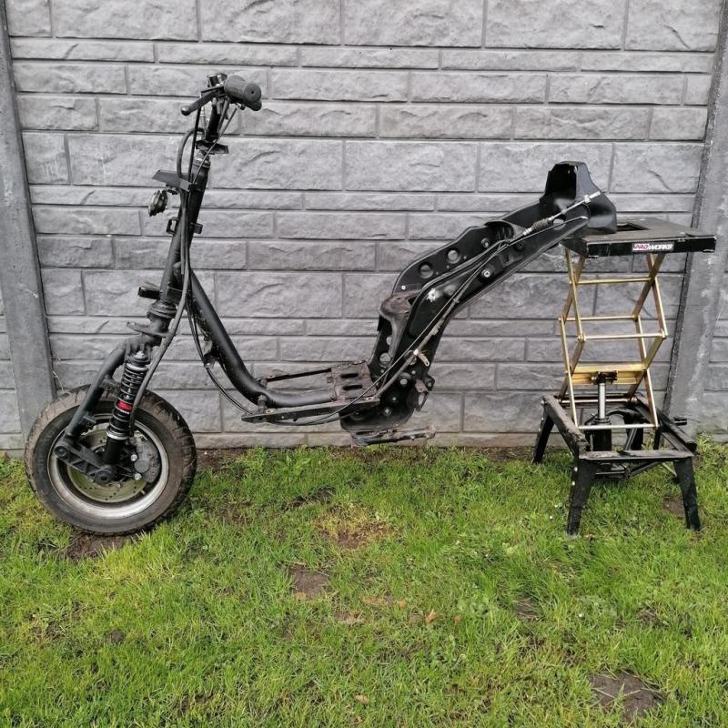 Zip 2000 chassis met 125cc  A1 papieren