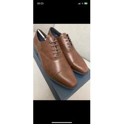 Chaussures classique neuf emballé taille 42