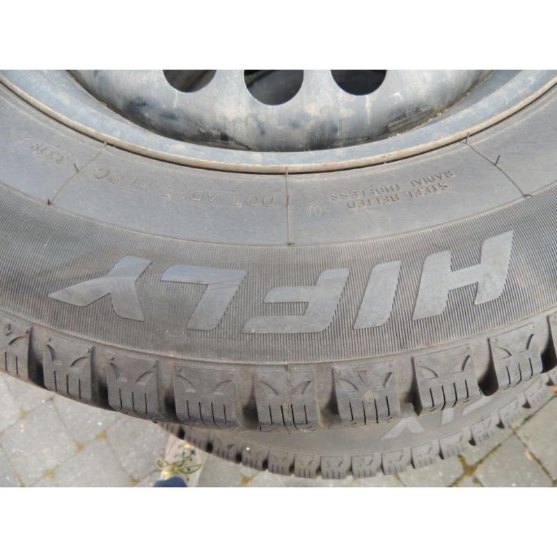 Pneus hiver + 4 jantes