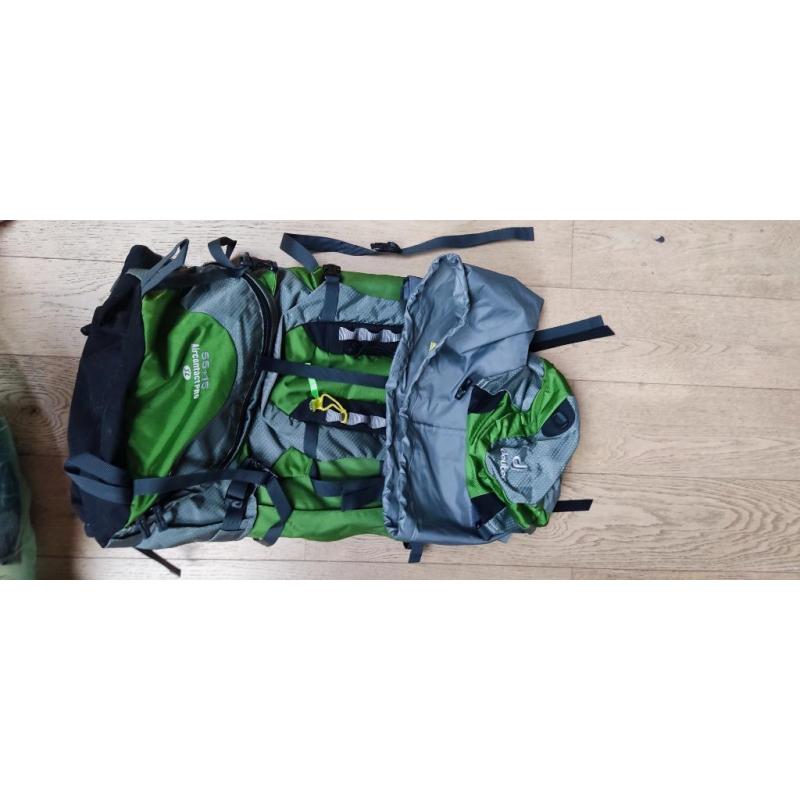 Trekking Deuter Aircontact pro rugzak met alle toebehoren.