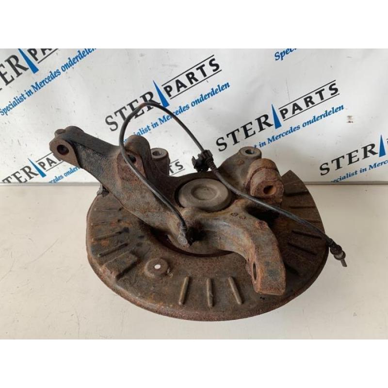 Fusee rechts-voor van een Mercedes Vito