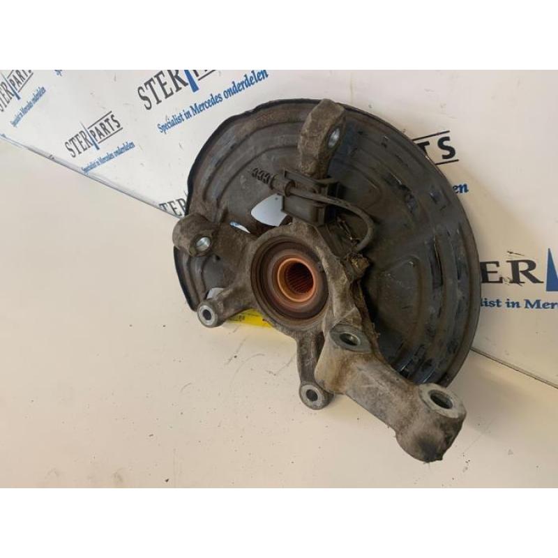 Fusee links-voor van een Mercedes A-Klasse