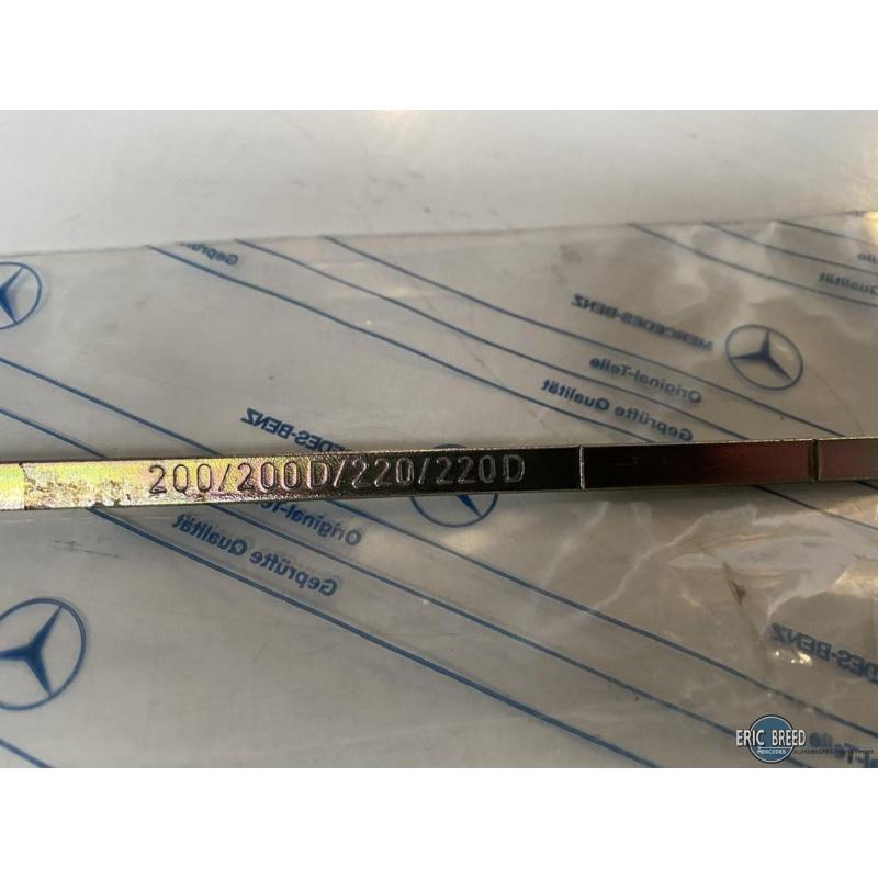NOS oliepeilstok voor Mercedes-Benz W115 M115 OM615