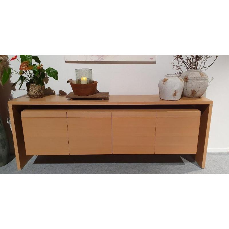 Moderne eetkamer (eettafel + barkast + dressoir)