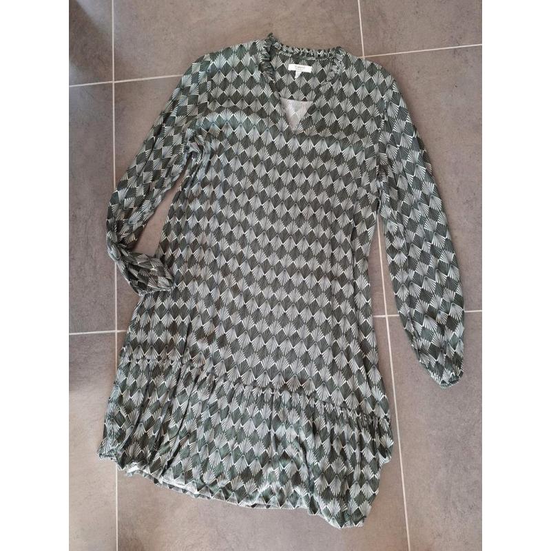 Kleedje 42 b joung 8€