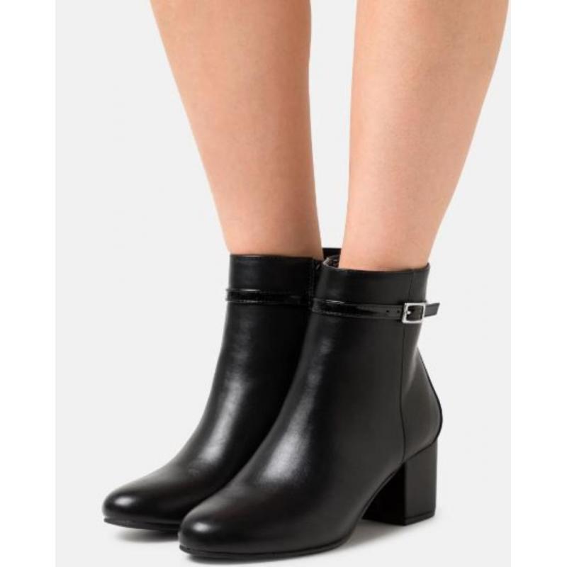 Boots / Bottines noires à talons