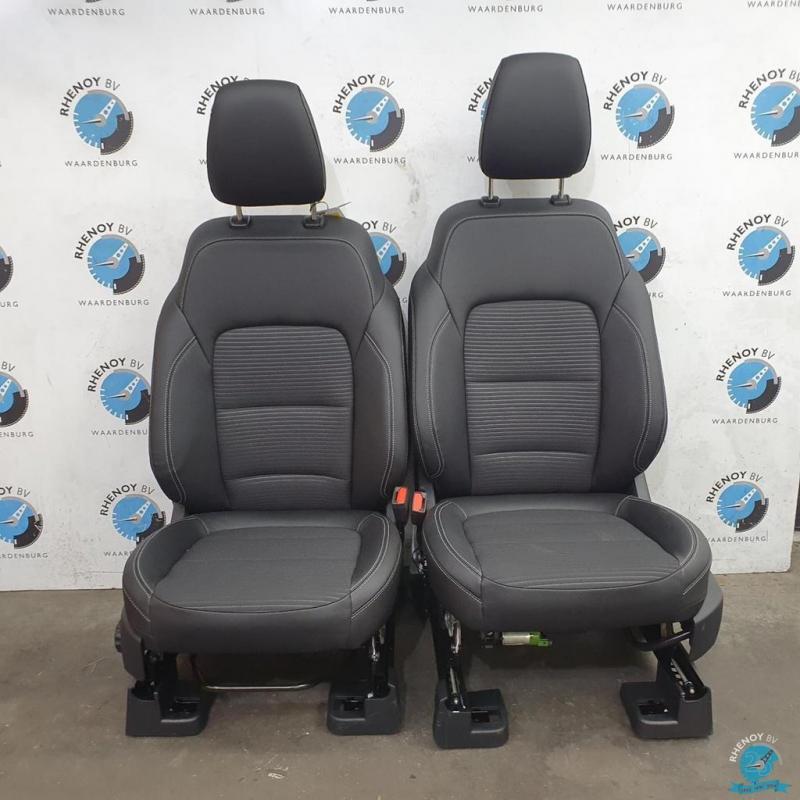 Kuga nieuw model 2023  half leder interieur