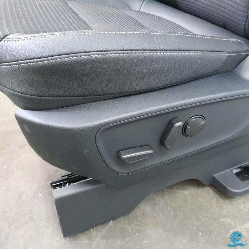 Kuga nieuw model 2023  half leder interieur