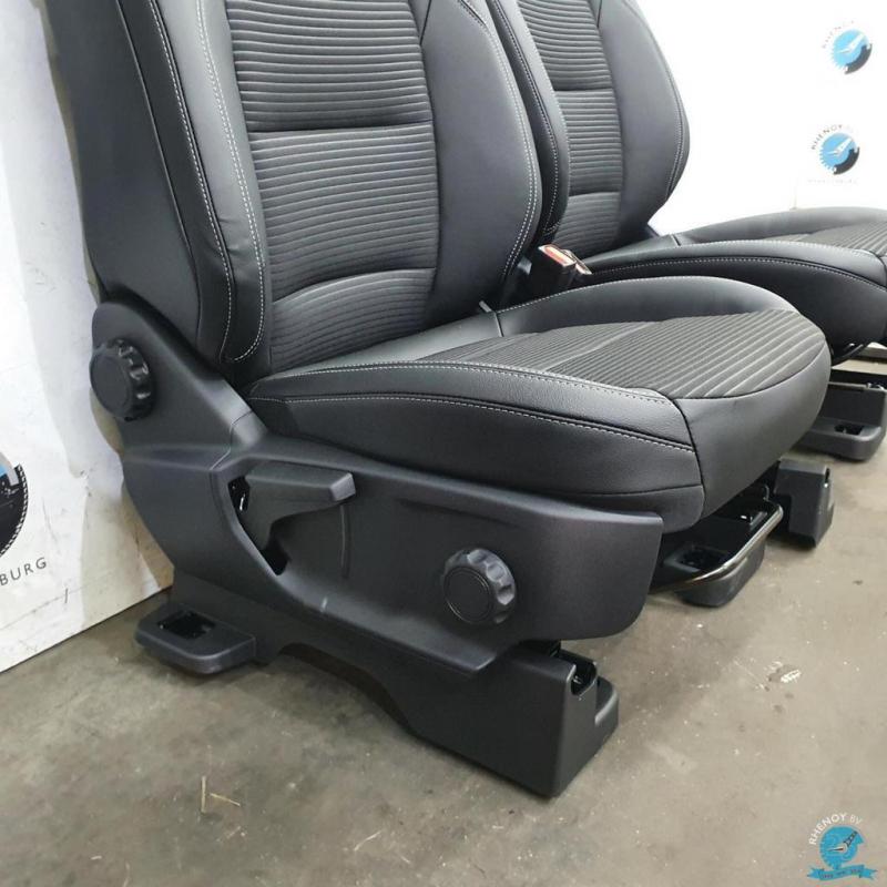 Kuga nieuw model 2023  half leder interieur