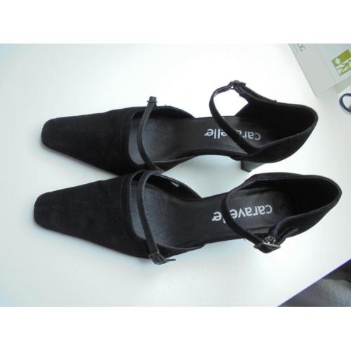 Zwarte pumps net als nieuw te koop. M 38