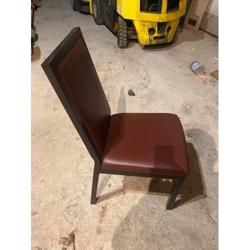 Stoelen te koop (50st aanwezig) stevig