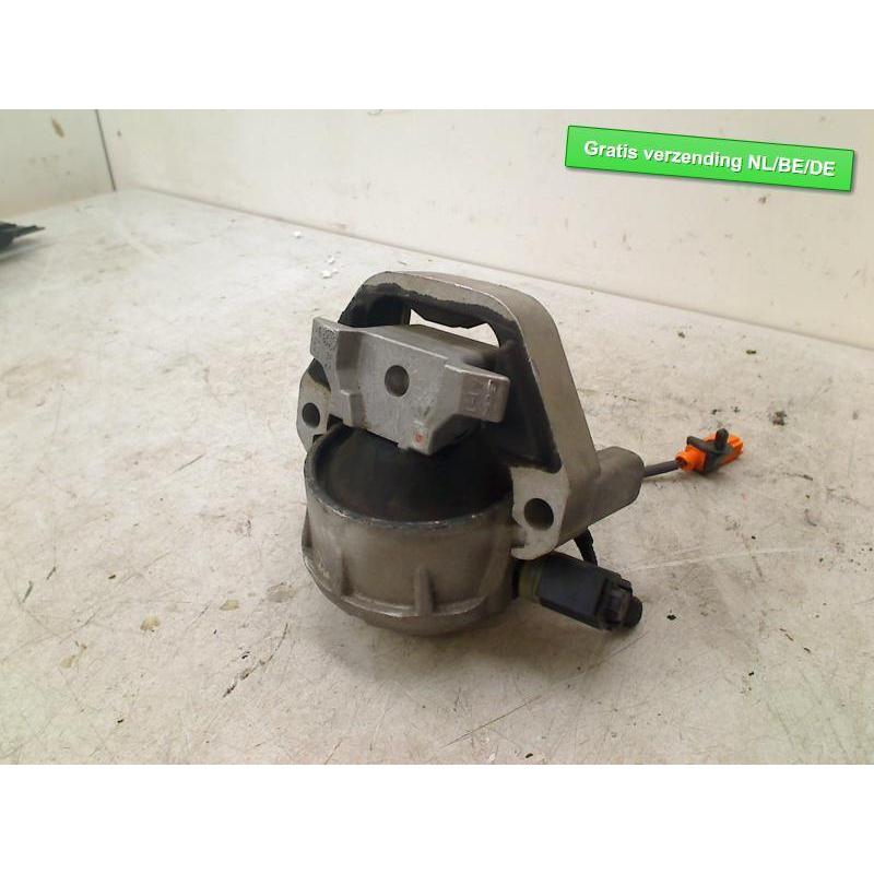 MOTORSTEUN LINKS Audi A6 Avant (C7) (01-2011/09-2018)