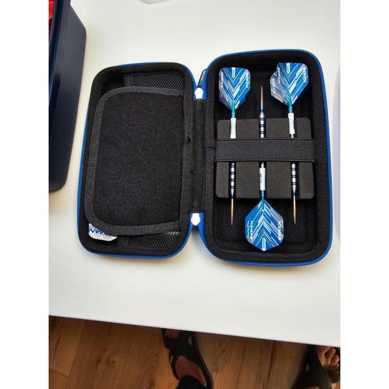 Kompleet darts-set alles op en aan, prijs inbegr