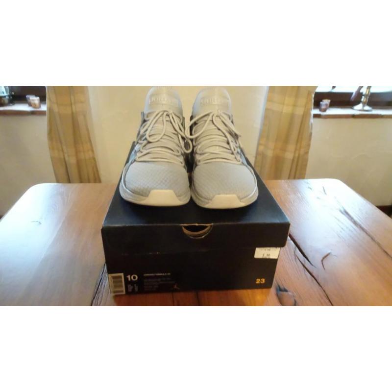 leuk paar sneakers voor heren
