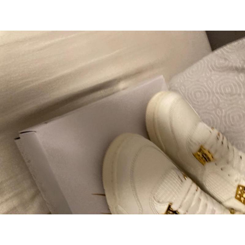 Jordan 4 white en gold (metalic)