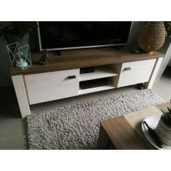 Tv-meubel en salontafel