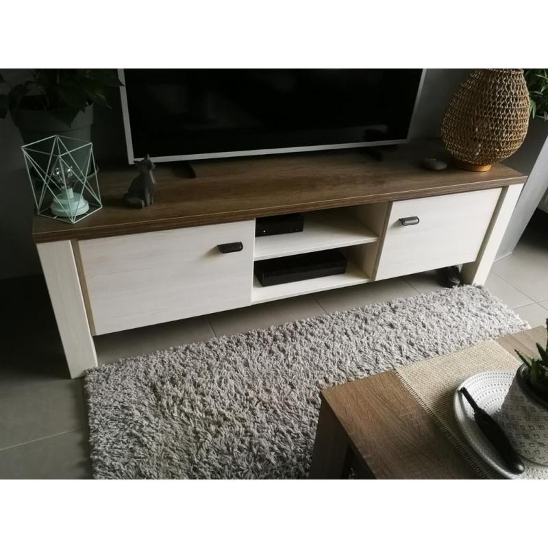 Tv-meubel en salontafel
