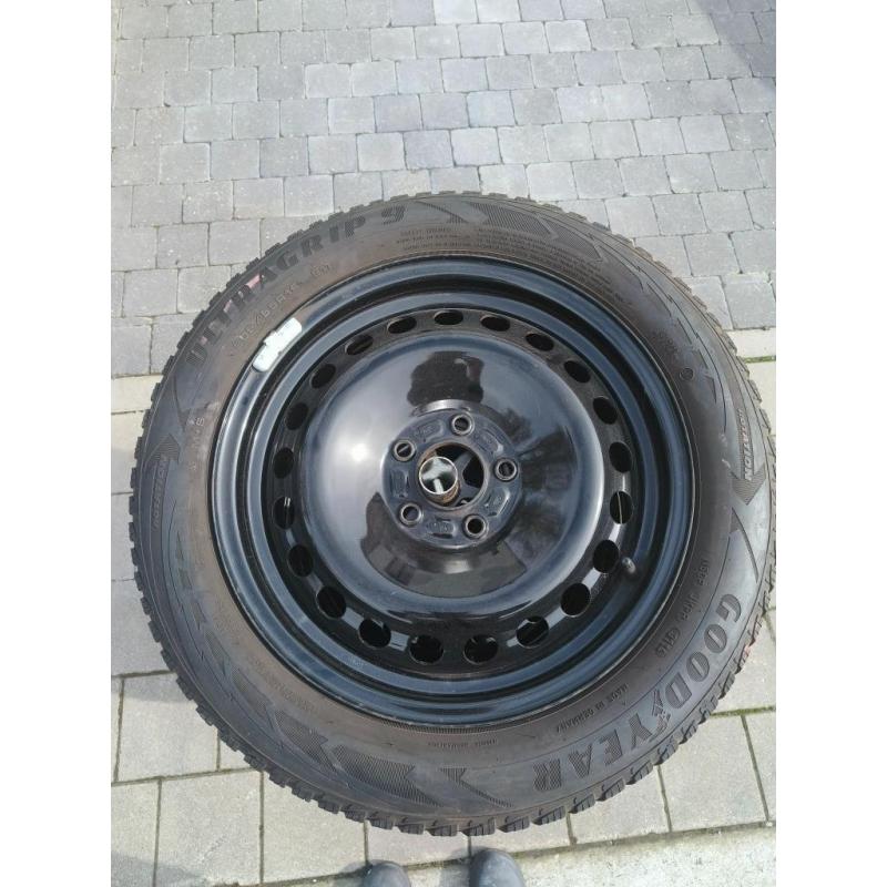 WINTERBANDEN 4x Goodyear 205/55R16 met velg! (Incl staander