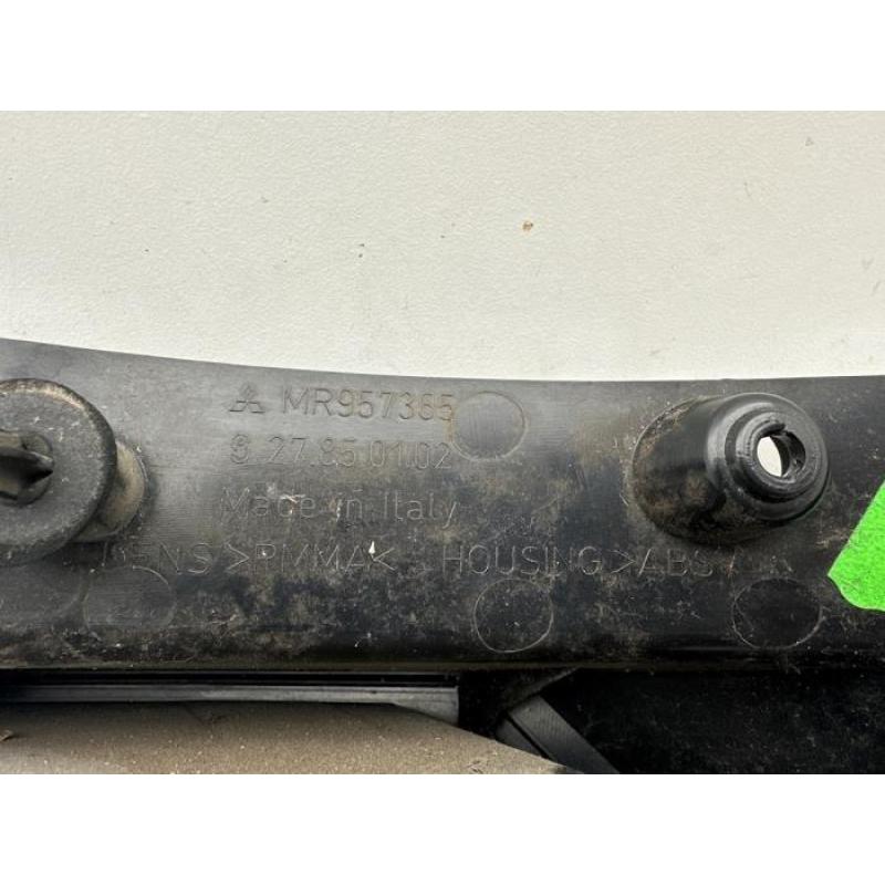 Achterlicht links van een Mitsubishi Colt