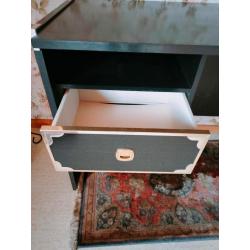 Zwart houten bureau