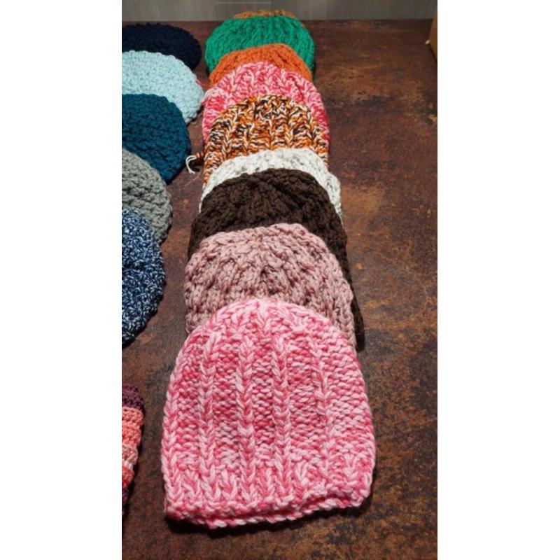 Lot de berêts et bonnets crochetés main