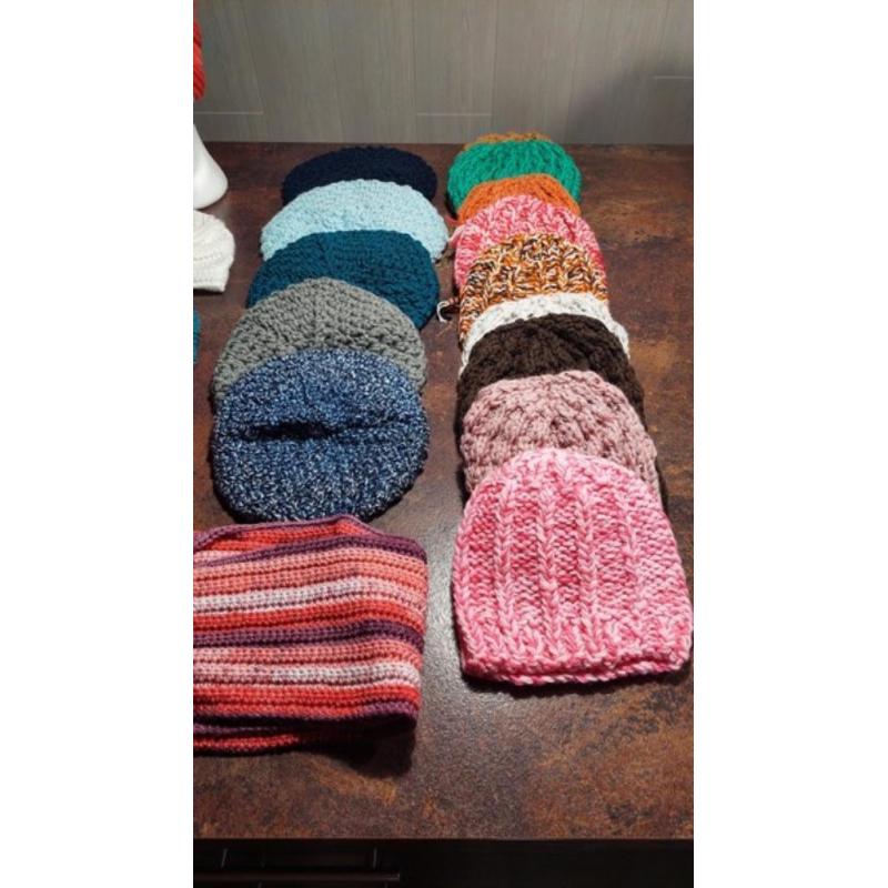 Lot de berêts et bonnets crochetés main
