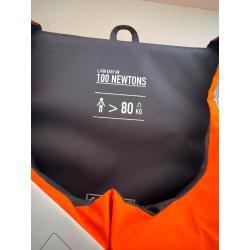 Vest met bodytag erop, nooit gedragen, nooit gebruikt