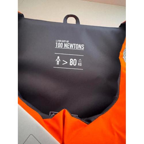 Vest met bodytag erop, nooit gedragen, nooit gebruikt