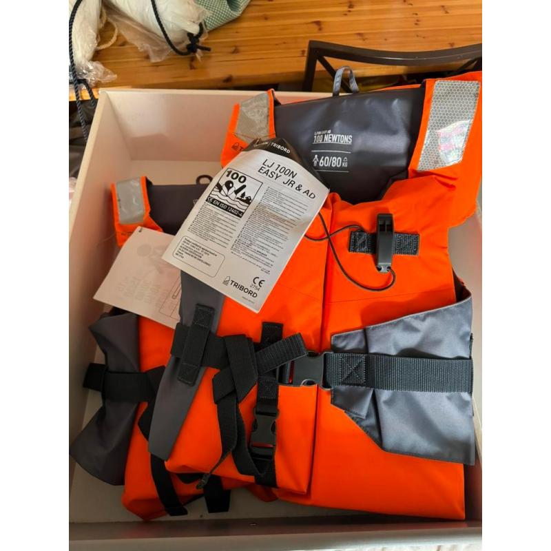 Vest met bodytag erop, nooit gedragen, nooit gebruikt