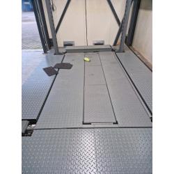 autolift etage magazijn goederen takel
