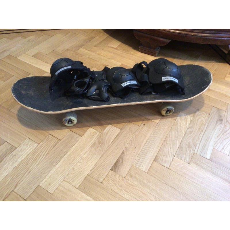 Skateboard met knie- en elleboogbescherming