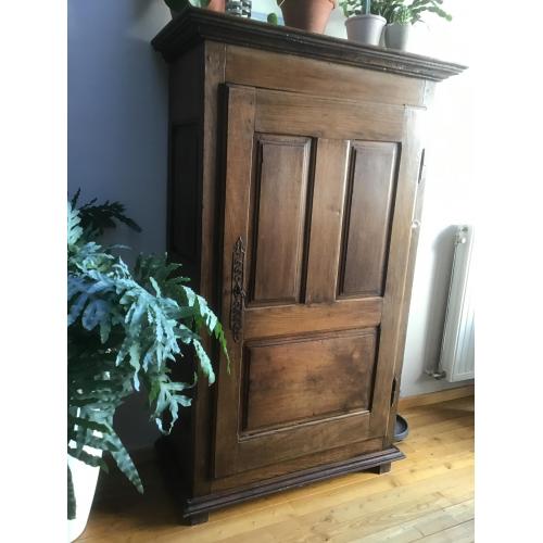 Antieke kloosterkast